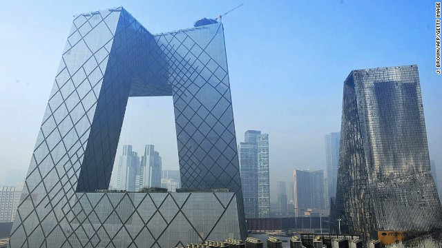 Tòa nhà trụ sở đài CCTV ở Bắc Kinh, Trung Quốc. Tòa nhà cao 234 m, có kinh phí xây dựng là 600 triệu USD, được sử dụng làm trụ sở đài truyền hình CCTV của Trung Quốc. Khối kiến trúc này có hai phần (phục vụ cho việc phát sóng và các dịch vụ khác) được liên kết bởi mái đa giác nhô ra ngoài. Tạp chí Time (Mỹ) từng mô tả tòa trụ sở của CCTV là một trong những tòa nhà cao nhất và cấp tiến nhất thế giới.