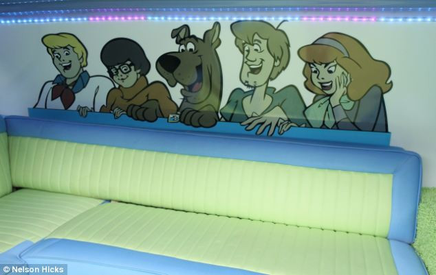 Nội thất của chiếc Mystery Machine (cỗ máy bí ẩn) từ phim Scooby Doo (ảnh). Dự án sắp tới của ông là chế tạo chiếc Mater từ bộ phim Cars, một chiếc ô tô tải A-Team và Bumblebee từ phim Transformers.