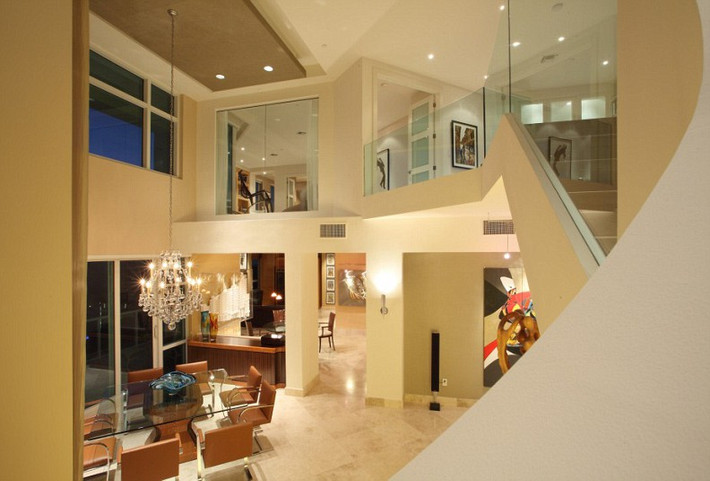 Căn hộ penthouse ở Harbourage Place, Fort Lauderdale, Florida (Mỹ) có giá bán là 3,4 triệu USD.