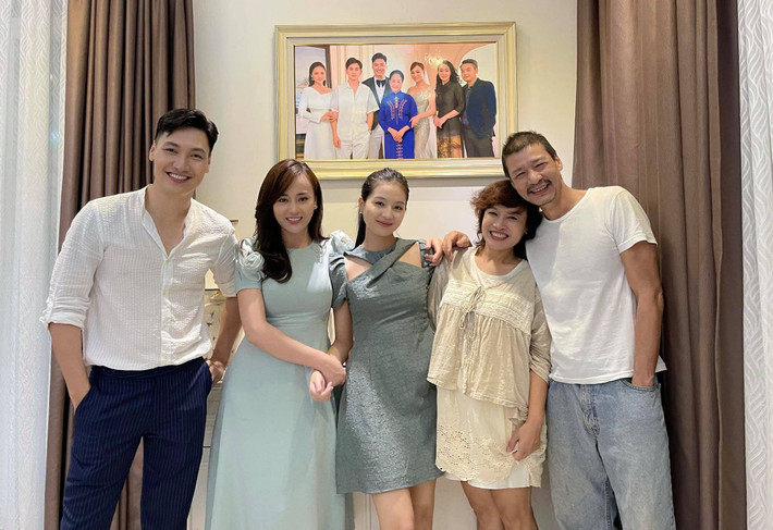 Diễn viên Đỗ Phương Oanh chia sẻ ảnh hậu trường vui vẻ phim "Hương vị tình thân".
