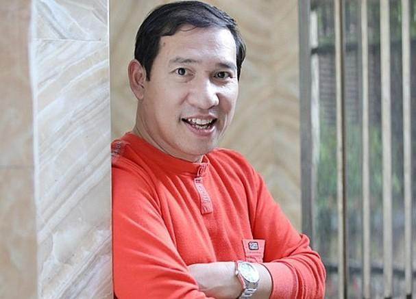 Hình ảnh hài hước, gần gũi với gu thời trang đơn giản đã gắn liền với nghệ sĩ Quang Thắng suốt bao năm.