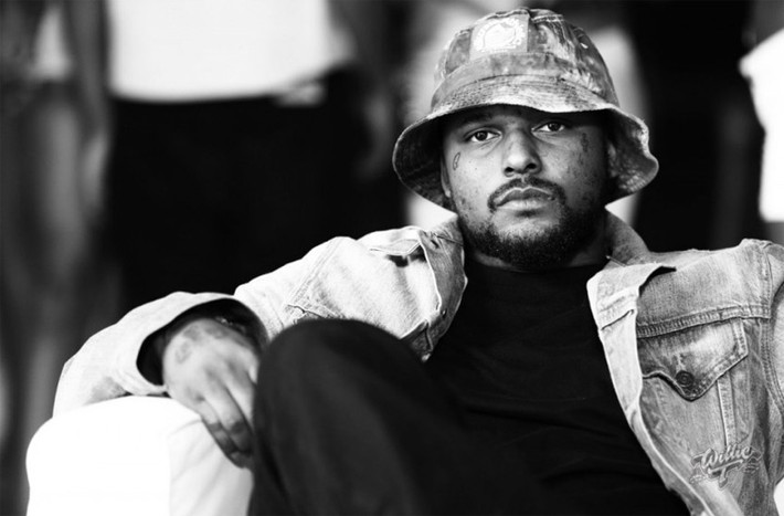 Rapper ScHoolboy Q thừa nhận mỗi tháng anh tốn 6.000 USD tiền mua cần sa. "Bao nhiêu tiền kiếm được tôi đều dành để mua cần sa. Nếu hết tiền tiêu thì tôi hỏi mẹ. Nhẽ ra nếu không tốn tiền cho ma túy, tôi đã có thể mua nhà mới, mua xe cho mẹ".