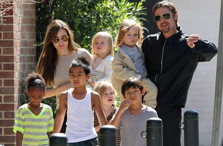 Gia đình Brangelina luôn tràn ngập tiếng cười nhờ 6 nhóc tì trong đó có 3 con nuôi, 3 con đẻ.