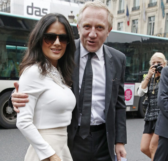 Nữ diễn viên người Mexico nổi danh ở Hollywood Salma Hayek kết hôn với tỷ phú người Pháp Francois-Henri Pinault từ năm 2009. Pinault là chủ tịch của Kering, công ty mẹ của rất nhiều thương hiệu trị giá như Gucci, Brioni, Puma và hiện tài sản của Pinault là 15,7 tỷ USD.
