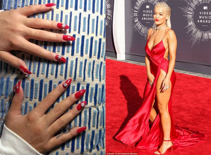 Nữ ca sĩ Rita Ora đã bỏ ra 56.000 USD (hơn 1 tỷ đồng) để sơn sửa bộ móng tay trước khi tới dự lễ trao giải MTV VMA. Sở dĩ bộ móng tay của ngôi sao 23 tuổi đắt như vậy bởi nó được gắn 6 viên kim cương hình con nhện và hình nơ.