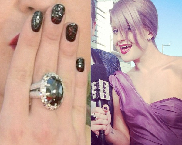 Kelly Osbourne cũng tới Azature để sơn móng tay với trị giá 250.000 USD (hơn 5,2 tỷ đồng) để đi dự tiệc Emmy hồi năm 2012. Bộ móng tay của Kelly được sơn bằng sơn móng tay có pha bột kim cương đen. Mỗi lọ sơn móng tay chứa 267 carat kim cương đen.