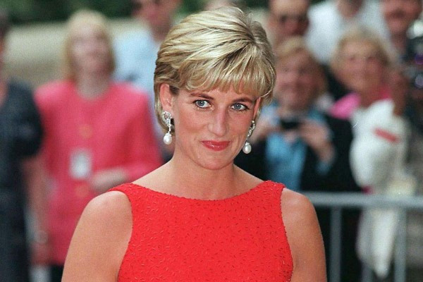 Tâm sự trên đài BBC năm 1995, cố công nương Diana nói: “Sau khi sinh tôi bị trầm cảm. Mỗi sáng khi thức dậy tôi cảm thấy không muốn bước ra khỏi giường, và tâm trạng thì luôn chìm sâu trong buồn khổ”.