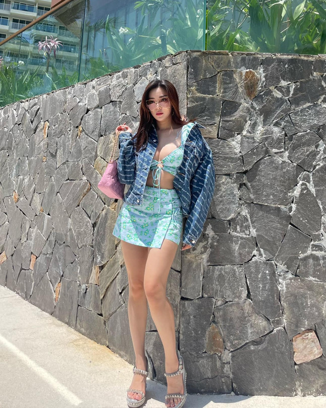 Chẳng những sở hữu nhan sắc xinh đẹp, Ngọc Lan còn gây ấn tượng bởi vóc dáng thon gọn dù đã trải qua 2 lần sinh.
