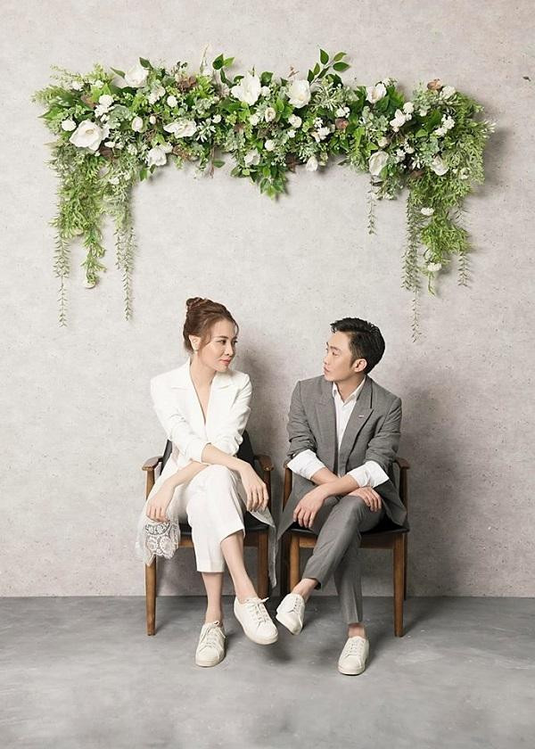 hong cách menswear gắn liền với Đàm Thu Trang từ đời sống thường ngày cho đến bộ ảnh cưới.