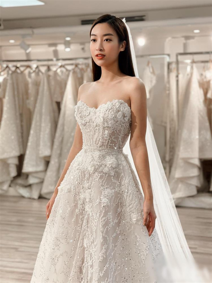 iện tại chưa rõ Đỗ Mỹ Linh sẽ chọn chiếc váy nào cho lễ cưới chính thức diễn ra vào 23/10 sắp tới.