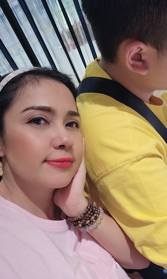Nghệ sĩ Việt Trinh đi ăn sushi với các cháu ruột, chia sẻ hài hước: "Không có đàn ông vẫn vui".