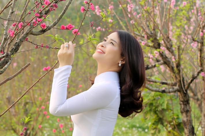 Ở tuổi 43, Á hậu doanh nhân 2017 vẫn giữ được vóc dáng thon gọn và nét trẻ trung sang trọng.