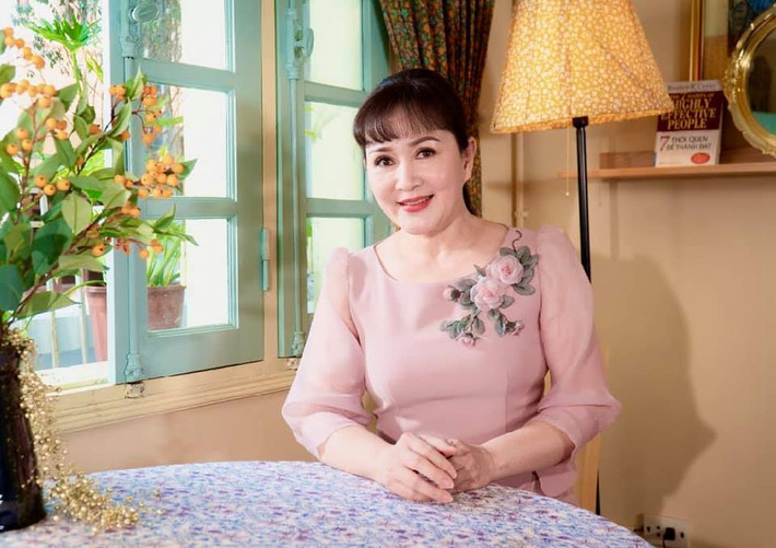 NSND Minh Hoà xinh đẹp mừng tuổi mới.