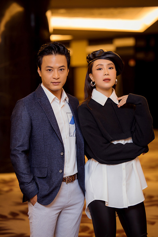 Nếu như ở các vai diễn trước đây, Hồng Đăng thường được chọn vào những vai chung tình, sống tình cảm thì sang đến Hướng dương ngược nắng, nam diễn viên vào vai diễn nhiều thù hận.