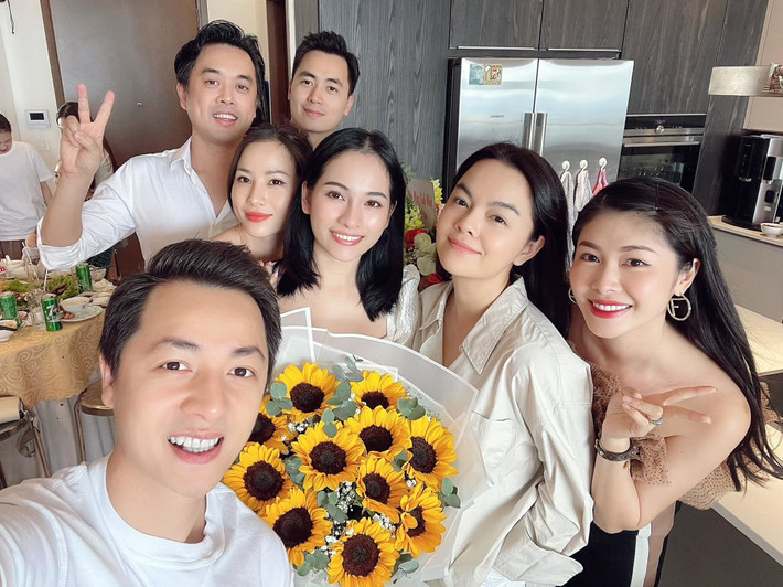 Ca sĩ Đăng Khôi, Quỳnh Anh dự sinh nhật vợ của nhạc sĩ Dương Khắc Linh.