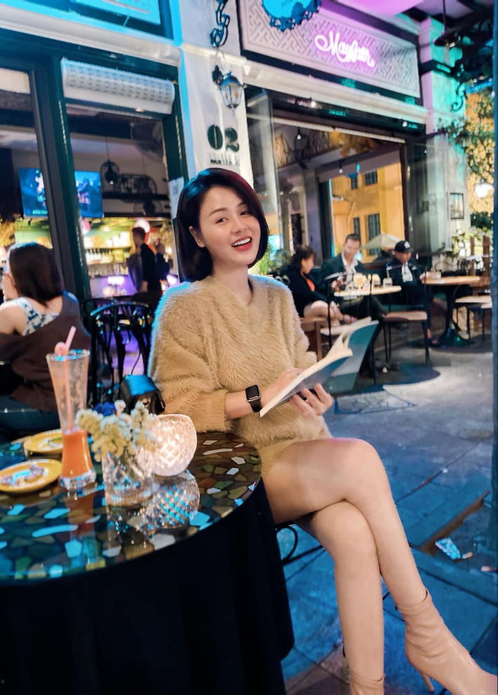 Sao Việt hôm nay 22/3: Lương Thu Trang - diễn viên phim 'Hướng dương ngược nắng' chia sẻ đầy ẩn ý trên trang cá nhân: "Sống chậm lại một chút. Nhìn về ngày hôm qua để lựa cách sống cho ngày mai. Làm sao có thể vừa lòng được tất cả chứ".