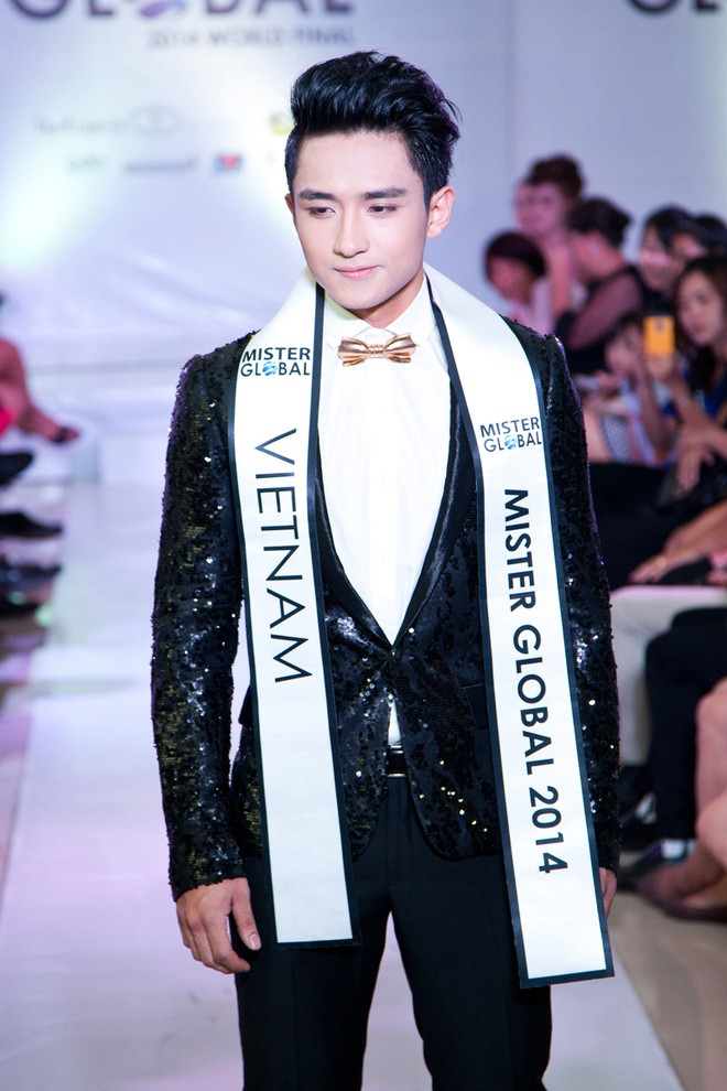 br/>Hữu Vi thi Mister Global - Nam vương Toàn cầu 2014, là đại diện Việt Nam đầu tiên tại đấu trường nhan sắc dành cho nam giới này. Anh xuất sắc đoạt danh hiệu Á vương 3 kèm giải phụ "Thí sinh ăn ảnh". Sắc vóc hoàn hảo của Hữu Vi là điều không thể phủ nhận.