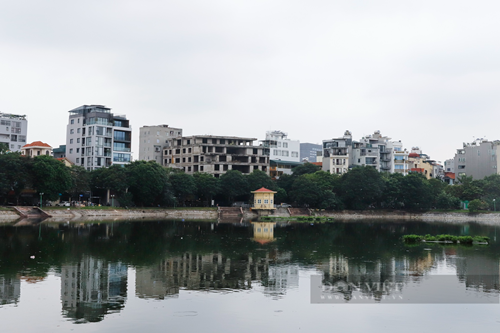 Toàn cảnh công trình nhìn từ phía xa cho thấy vị trí đắc địa ven hồ Ba Mẫu.