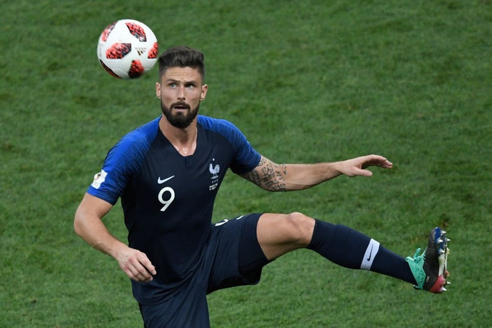 Olivier Giroud (AC Milan): Giroud nhận nhiều chỉ trích khi không ghi bàn nào trong suốt giải đấu. Tuy nhiên, không ai có thể phủ nhận tầm quan trọng của chân sút sinh năm 1986 với lối chơi của "Les Bleus". Sau chức vô địch World Cup, Giroud đầu quân cho Chelsea, Milan và tiếp tục gặt hái danh hiệu với chức vô địch Champions League, Europa League, Serie A.