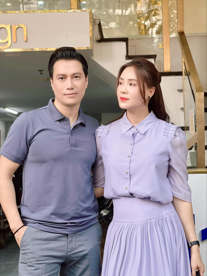 Những hình ảnh ngọt ngào ở hậu trường bộ phim được Việt Anh chia sẻ hứa hẹn đây tiếp tục là bộ phim gây bão màn ảnh cuối năm. Khán giả chờ đợi hai diễn viên 8X sẽ tạo nên một cặp đôi đẹp nữa trên màn ảnh.