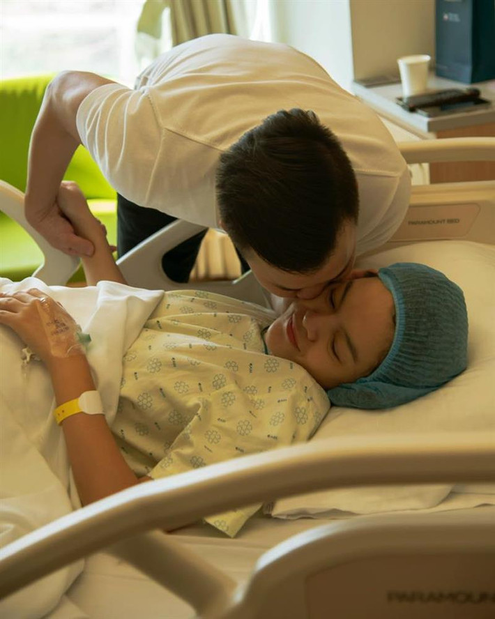 ược biết, bạn trai bí ẩn và hai con gái của Phạm Quỳnh Anh luôn túc trực bên cạnh nữ ca sĩ trong giờ phút "vượt cạn".