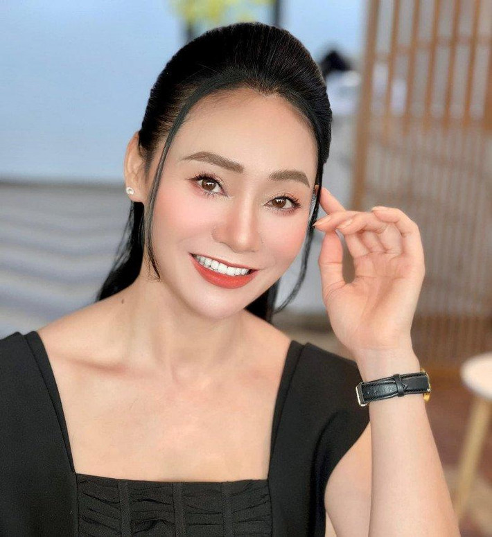 hác hẳn hình ảnh khi nhập vai trên phim, ngoài đời, Quách Thu Phương ghi điểm với nhan sắc rạng rỡ.