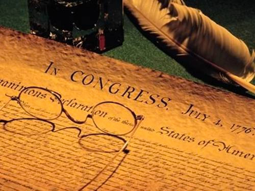 2. Ngày 4/7/1776, bản Tuyên ngôn độc lập của Hợp chủng quốc Hoa Kỳ ra đời. Đây là văn bản chính trị có ý nghĩa lịch sử tuyên bố 13 bang thuộc địa Bắc Mỹ ly khai khỏi Vương quốc Anh. Tuyên ngôn độc lập của Hoa Kỳ do Tổng thống Thomas Jefferson soạn thảo được tuyên bố ngày 4/7/1776.