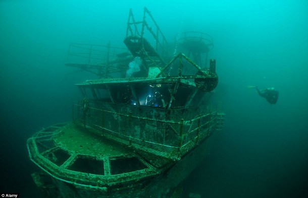 Tàu sân bay USS Oriskany là tàu chiến lớn nhất của Mỹ từ trước đến nay bị đánh đắm ngoài biển khơi bang Florida do hết hạn sử dụng. Tàu chiến này từng tham chiến ở Triều Tiên, Việt Nam và được sử dụng để khai thác du lịch.