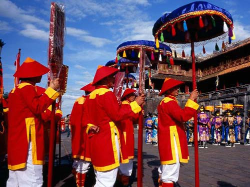 Ảnh chụp tại Ngọ Môn - cổng chính vào Đại Nội trong kinh thành Huế của phó nháy Kris Leboutillier. Ngọ Môn được xây dựng năm vua Minh Mạng 14 (1833).