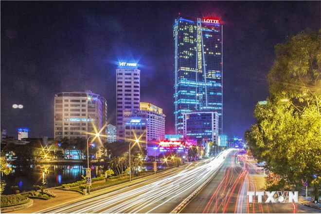 Tòa nhà Lotte cao vút bên cạnh khách sạn Daewoo tại ngã tư Kim Mã – Nguyễn Chí Thanh – Liễu Giai.