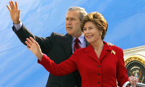 Chỉ sau 3 tháng gặp và yêu, Tổng thống George W. Bush đã kết hôn với phu nhân Laura Welch vào ngày 5/11/1977.
