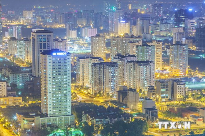 Quận Cầu Giấy với những tòa nhà, căn hộ cao cấp hiện đại lung linh trong đêm.