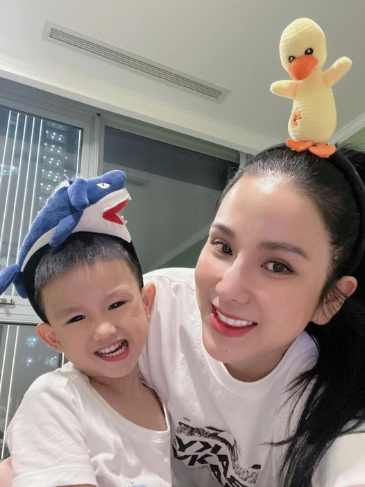 Người đẹp Diệp Lâm Anh khoe nụ cười con trai như bản sao của mẹ.