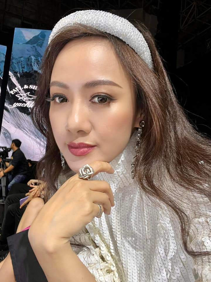 BTV Hoài Anh xinh đẹp trước giờ lên hình.