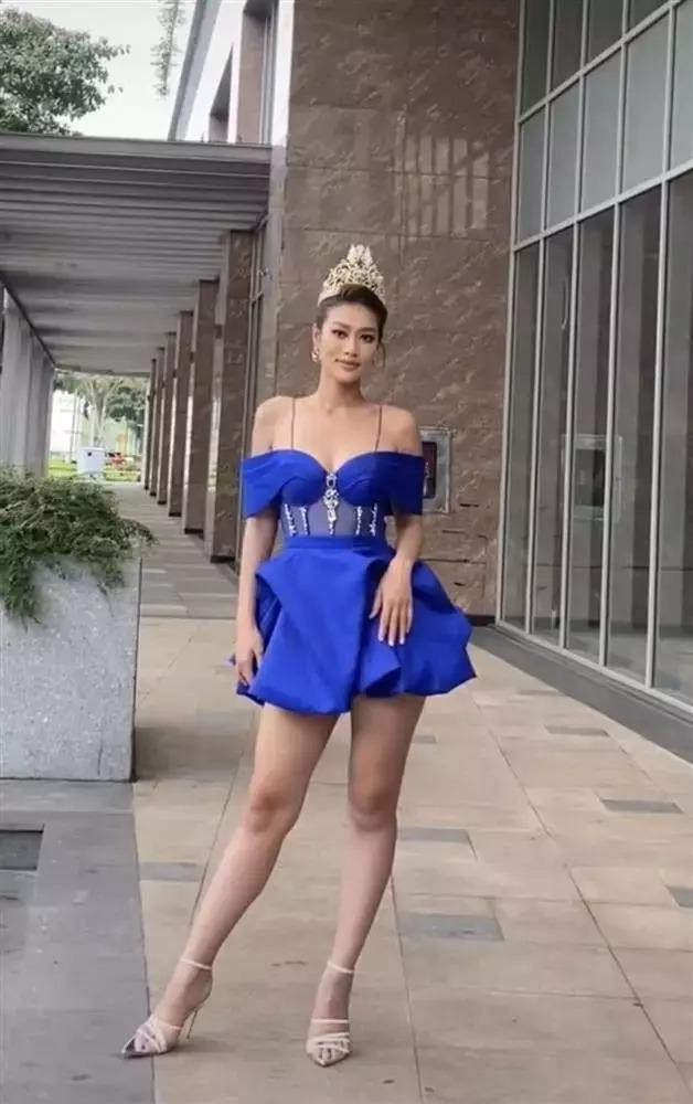 Trở về Việt Nam, người đẹp gây chú ý khi xuất hiện tươi tắn và thân thiện tại nhiều sự kiện. Song Thiên Ân được nhận xét chưa khéo trong khoản lên đồ, để lộ nhiều khuyết điểm hình thể. Điều này vô hình trung cũng khiến Thiên Ân tự tạo áp lực cho bản thân, phải giữ được số cân nặng trong phạm vi cho phép.