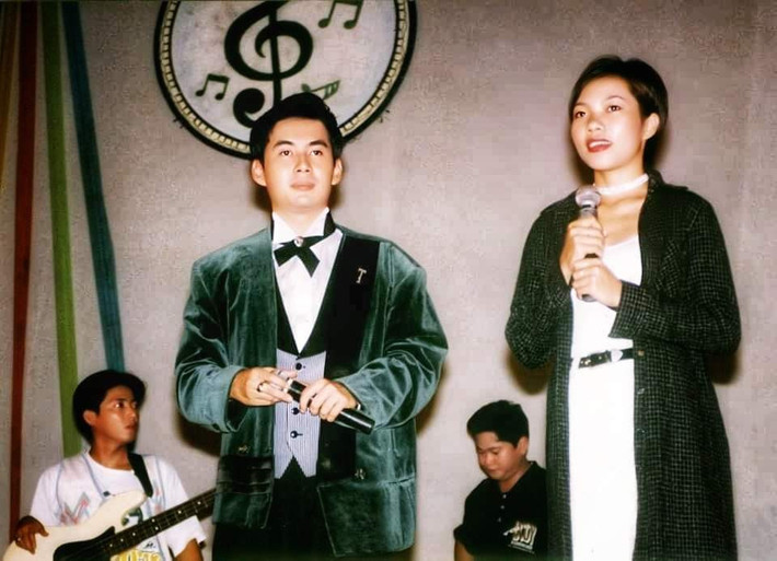 Ca sĩ Đoan Trường đăng ảnh cũ với Hà Trần.