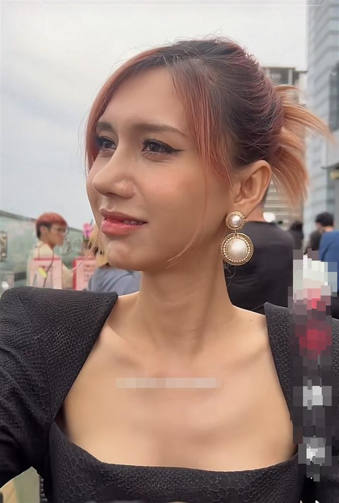 uy nhiên ở góc quay cận, không ít người phải giật mình vì nhan sắc đầy lạ lẫm của người đẹp.