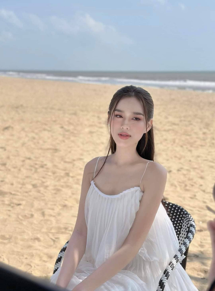 "Tôi lạc quan giữa đám đông, nhưng khi một mình thì vẫn thế", Hoa hậu Đỗ Thị Hà hài hước.
