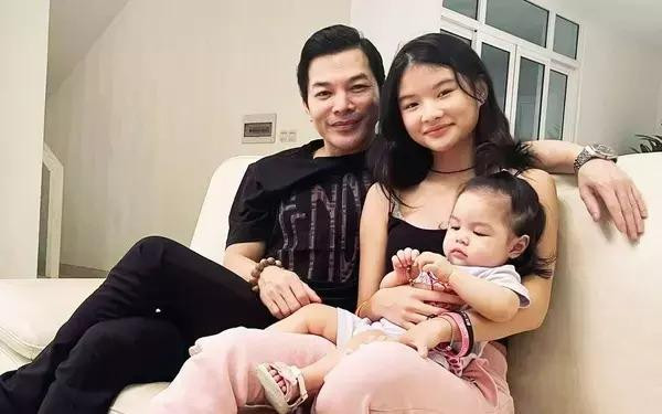 Cô bé có một người em gái, tên Kendall Trần (Bảo Khanh), hiện 2 tuổi, là con riêng của Trần Bảo Sơn và người mới.