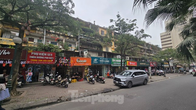 Quận Ba Đình cũng cần nghiên cứu phương án đồng bộ không gian kiến trúc, cảnh quan và hạ tầng khu vực phía Tây hồ Giảng Võ, đảm bảo phù hợp với quy hoạch chi tiết tại khu đất số 148 và tổng thể quy hoạch chi tiết khu chung cư cũ.