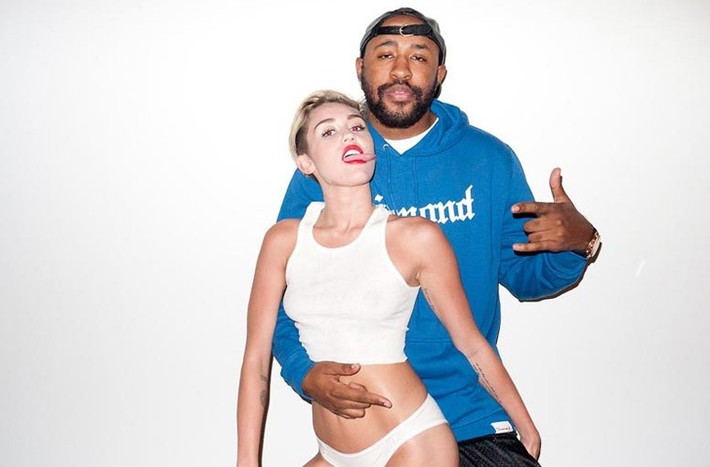 Miley Cyrus và nhà sản xuất âm nhạc Mike Will Made It rộ tin đồn hẹn hò sau khi Mike sản xuất cho Miley một vài bản hit trong album Bangerz. Nhiều nguồn tin cho hay bố mẹ Miley cũng rất thân thiết với Mike Will Made It, nhưng sau đó mối tình tin đồn này cũng lặn mất tăm như chưa bao giờ tồn tại.