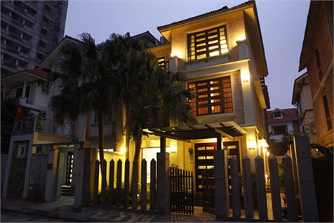 "Căn nhà của Hương cũng có lẽ đạt đến kỉ lục thời gian xây lâu nhất, đã đập đi ngót nghét khoảng 4 lần. Nếu như nó không được ưng ý như bây giờ thì Hương sẵn sàng đập đi thêm lần nữa".