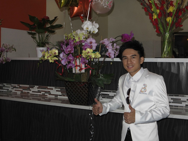 Vì mải bận việc kinh doanh, Đan Trường đã phải hủy tất cả những show diễn tại Việt Nam trong nửa cuối năm 2014, dù đã nhận lời trước đó.