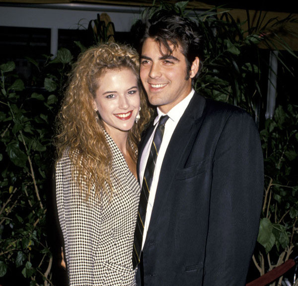 George Clooney từng là người tình của nữ diễn viên Kelly Preston, vợ của nam tài tử John Travolta hiện tại, từ năm 1987 đến năm 1989.