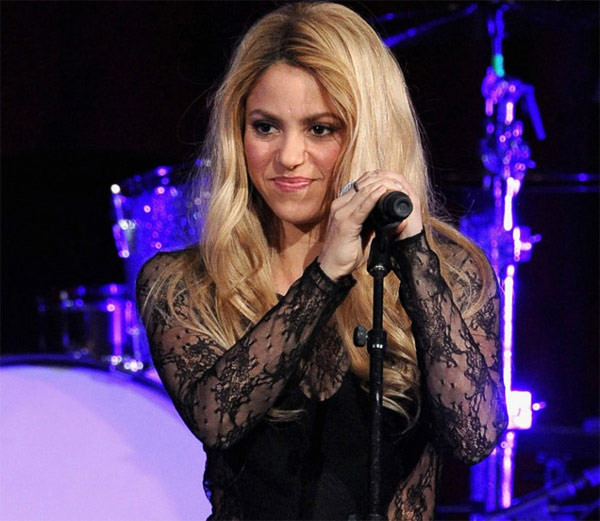Shakira – người được nhiều “like” nhất trên Facebook. Nữ ca sĩ Latin bắt đầu nổi tiếng trên trường quốc tế kể từ bài hát tiếng Anh đầu tiên “Whenever, Wherever” ra mắt năm 2002. Cô được mệnh danh là một huyền thoại Facebook khi có tới 100 triệu lượt người nhấp vào nút “like” trên fanpage của cô và trở thành người đầu tiên đạt 100 triệu like.