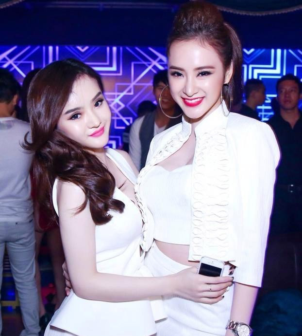 Mặc dù nổi lên với hình tượng "gái hư" nhưng không ai có thể phủ nhận vẻ đẹp kiêu kỳ, sang trọng của Angela Phương Trinh. Giờ đây, cô không còn những phát ngôn gây sốc, cũng không tham gia đóng phim nhiều nhưng vẫn là gương mặt gây chú ý của showbiz Việt.