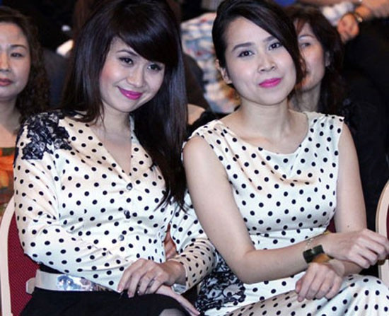 Lưu Thiên Hương và Lưu Hương Giang đều ngang nhau về độ nổi tiếng. Bà xã Hồ Hoài Anh sở hữu vẻ ngoài dễ nhìn, nhất là khi đã làm mẹ, nhan sắc của giọng ca "Đừng ngoảnh lại" càng đằm thắm và ngọt ngào hơn.