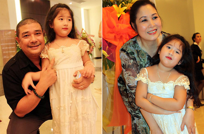 Bí Ngô (tên thật là Ngọc Châu) con gái của "bà bầu" nổi tiếng sân khấu kịch TP HCM, Hồng Vân, và nam diễn viên một thời Lê Tuấn Anh. Hồng Vân thường đùa mình đẻ mướn bởi Bí Ngô giống bố như tạc.