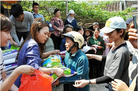 Cô cũng là nghệ sĩ chăm làm từ thiện nhất showbiz. Người đẹp còn đứng ra thành lập một quỹ từ thiện, duy trì đều đặn các hoạt động thiện nguyện.