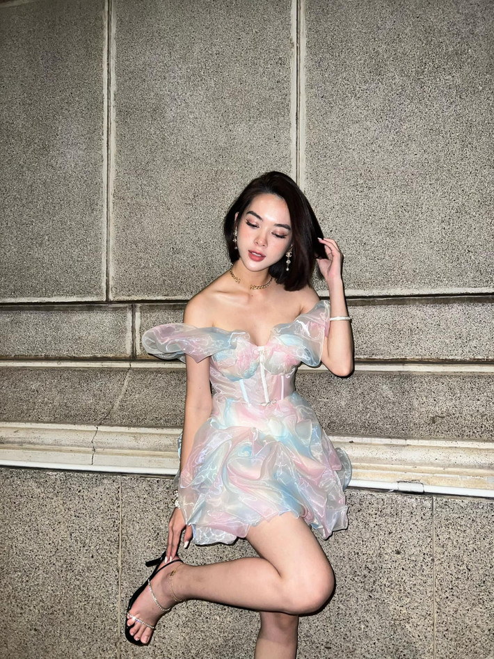 Quỳnh Lương 'Lối nhỏ vào đời' vai trần gợi cảm.